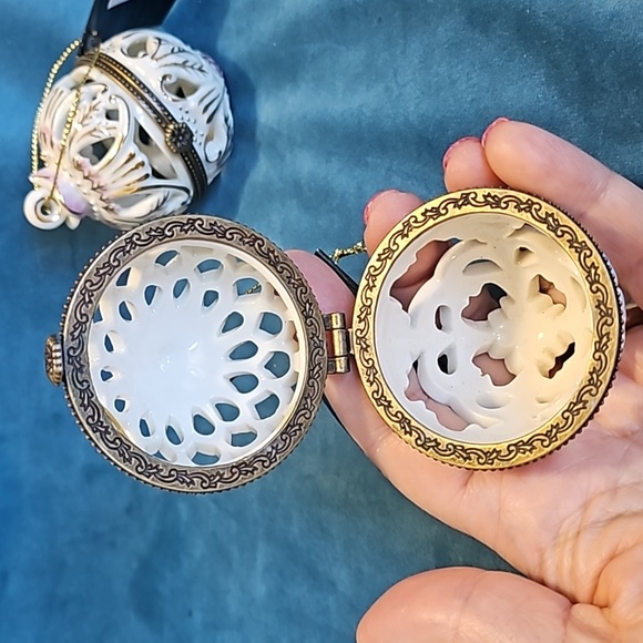 2 beautiful original Seagull Studio ornaments ,new with tag, trinket box,Christm - Picture 5 of 12